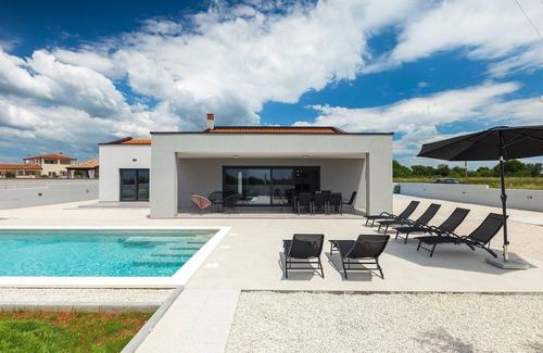 Loborika House | Amazing home in Marcana