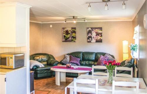 Mjovik House | Amazing Home In Nättraby With Kitchen