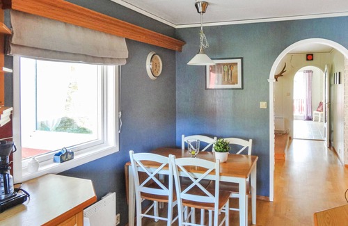 Fusa House | Amazing home in Nordtveitgrend