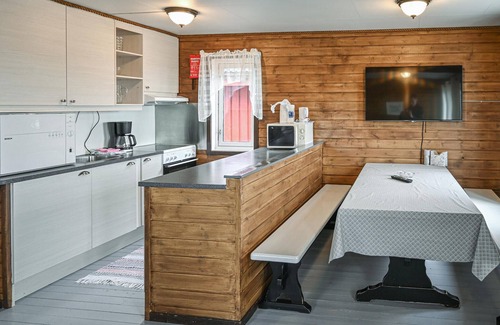 Offersøy House | Amazing home in Offersøy with sauna