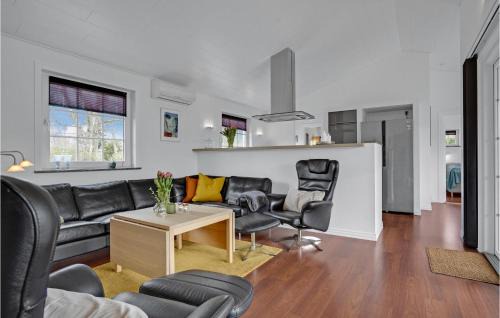 Udbyhøj House | Amazing Home In Ørsted With Kitchen