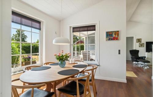 Udbyhøj House | Amazing Home In Ørsted With Kitchen