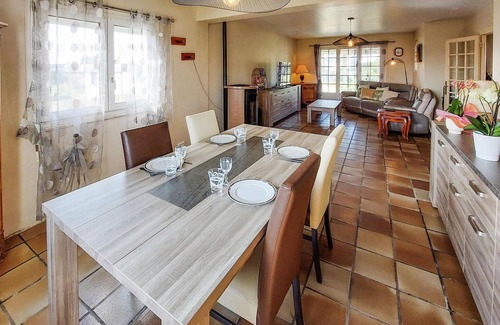 Plogoff House | Amazing home in Plogoff with WiFi