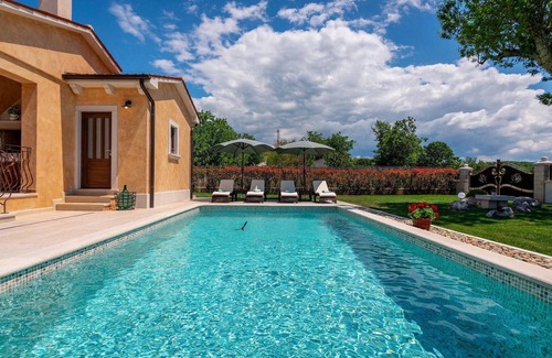 Flengi House | Amazing home in Porec
