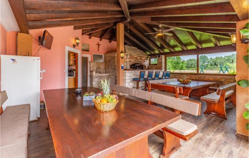 Liznjan House | Amazing Home In Pula With Sauna