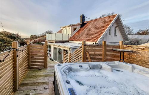 Roennaeng House | Amazing Home In Rönnäng With Sauna