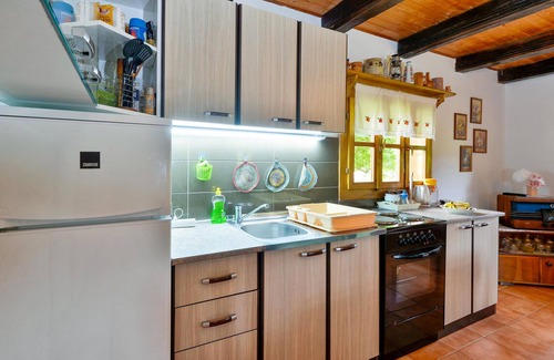 Lekenik House | Amazing home in Sisinec