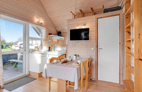 Remmer Strand House | Amazing home in Struer with kitchen