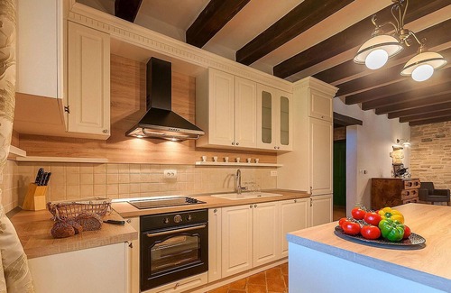 Brecevici House | Amazing home in Tinjan