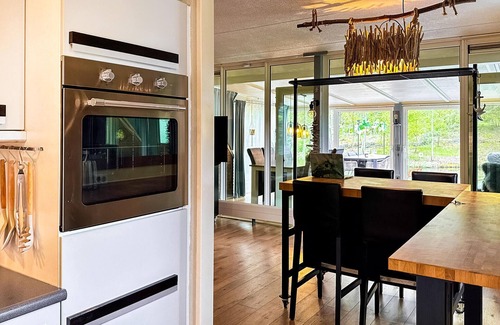 Vlagtwedde House | Amazing home in Vlagtwedde with jacuzzi
