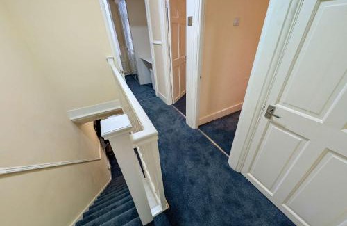 Redbridge House | Amazing House With Free Parking