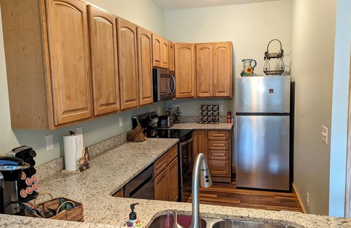Mill Spring Apartment | Amazing Lake Adger Getaway, Apple Festival Time! Pumpkin Patches, Zip Lining.