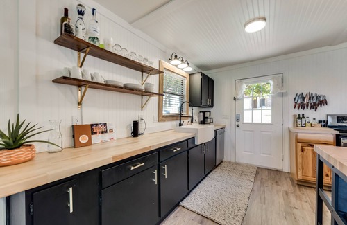Cedar Creek Reservoir House | Amazing Lake Home with Large lot & Sunset views. 5 mins to city,