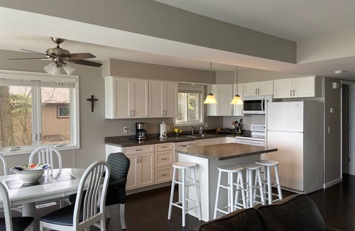 Forestville House | Amazing lake view and peaceful cottage with kayaks