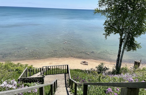 Forestville House | Amazing lake view and peaceful cottage with kayaks