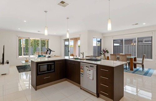 West Lakes House | Amazing Lake View family-friendly Holiday Home