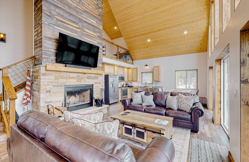 Bayfield House | Amazing lake view home with fireplace, W/D, kitchen, grill, balcony, and deck