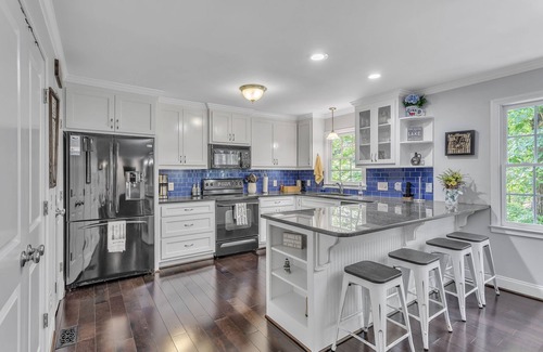 Gainesville House | Amazing Lakefront Home With A Dock