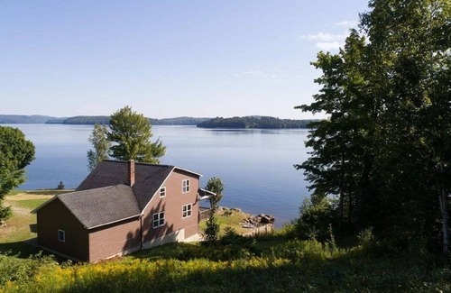 Newport Center House | AMAZING! LAKESHORE HOME w/DOCK; Sleeps 7