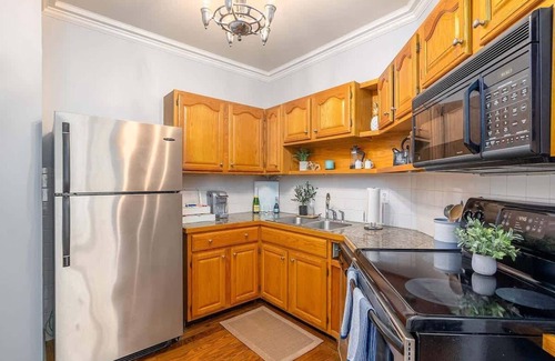Historic District - North Condo | Amazing Location| King Bed| Cute Downtown Condo