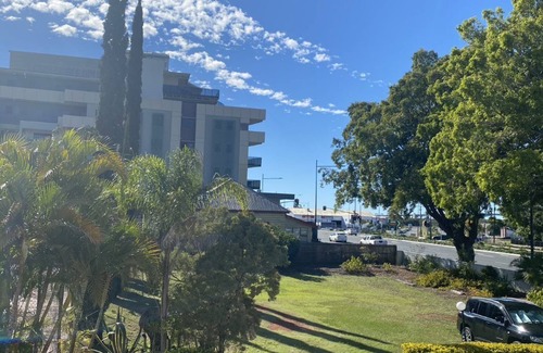 Hamilton House | Amazing location Motel room with bathroom, includes wifi, carpark & utilities