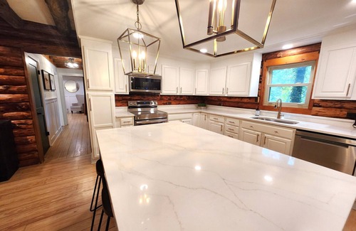 Aylett Cabin | Amazing log cabin - 5 acre stocked pond - 16 acres - Minutes to Kings Dominion
