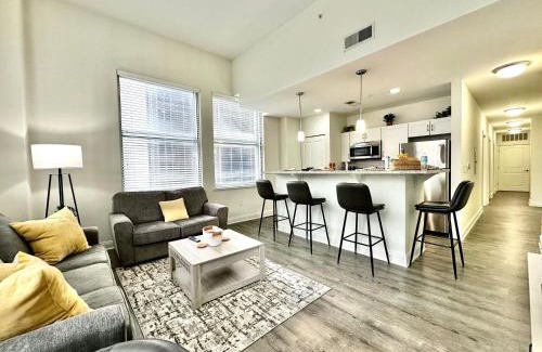 Mile Square Apartment | Amazing New City View Mins To IU Health & Lucas Oil Stadium