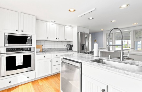Scarborough House | Amazing Ocean Views. Steps To The Beach & Fantastic Restaurants.