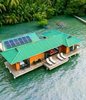 Isla Bastimentos House | Amazing Overwater Villa in Bastimentos