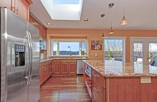 Sammamish House | Amazing Panorama Lake View