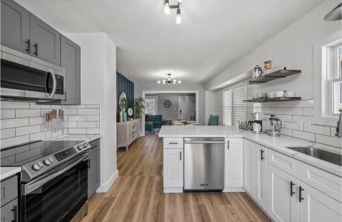 Parma House | Amazing Parma Home King Bed Full Office Room