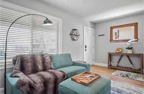 Parma House | Amazing Parma Home King Bed Full Office Room