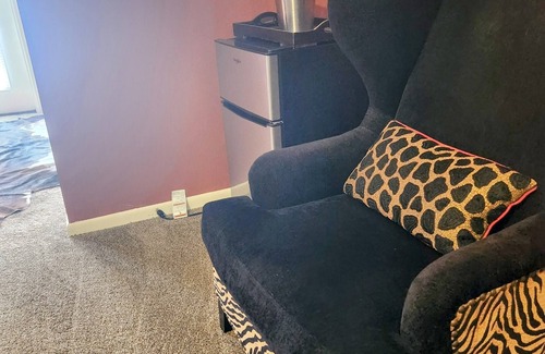 Ruston Apartment | Amazing Queen Suite w/Private Full Bathroom plus we have 3 Add'l rooms available