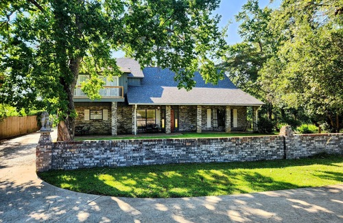 Ruston Apartment | Amazing Queen Suite w/Private Full Bathroom plus we have 3 Add'l rooms available