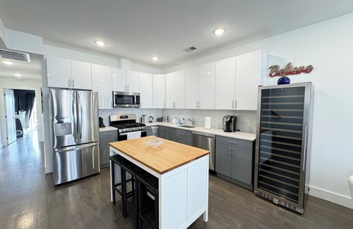 Jersey City Apartment | Amazing rooftop views of NYC+FREE parking+Washer&Dryer