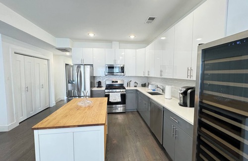Jersey City Apartment | Amazing rooftop views of NYC+FREE parking+Washer&Dryer