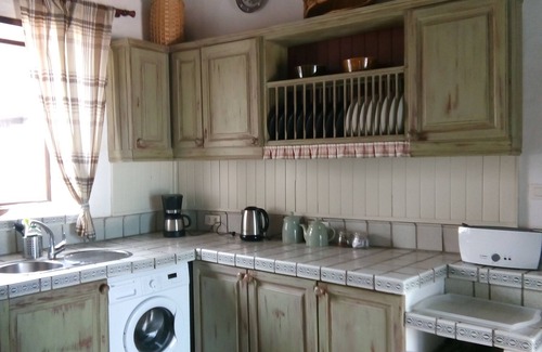 Soo Other | Amazing, Spacious Rural Villa Heated Pool WIFI 3 Bedrooms 3 Bathrooms Sleeps 6