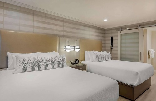 Southeast Torrance Hotel | Amazing Stay! 3 Great Units, 6 Queen Size Beds, Parking, Minutes To The Beach