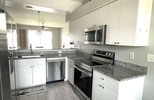 Heritage Palms Condo | Amazing Sunsets-Golf Country Club-Pickleball-Pools-Restaurant-Bar and more