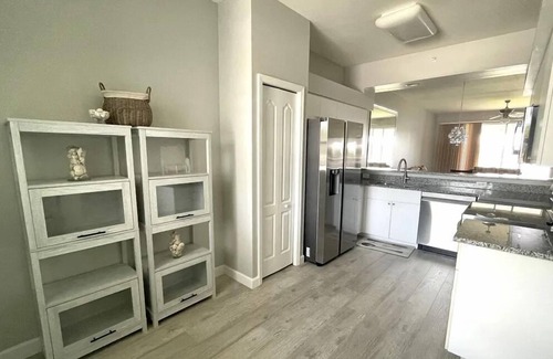 Heritage Palms Condo | Amazing Sunsets-Golf Country Club-Pickleball-Pools-Restaurant-Bar and more