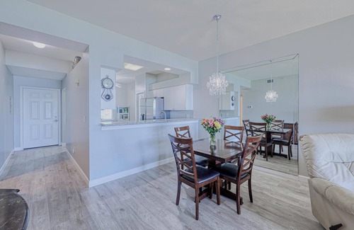 Heritage Palms Condo | Amazing Sunsets-Golf Country Club-Pickleball-Pools-Restaurant-Bar and more