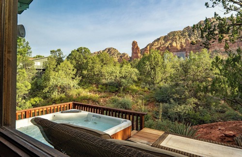 Sedona House | Amazing View Home with Hot Tub in Quiet Area surrounded by Pines and Red Rocks!