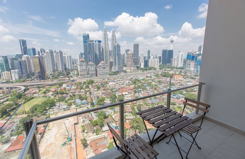 Titiwangsa Apartment | Amazing view of KLCC & KL TOWER deluxe suite