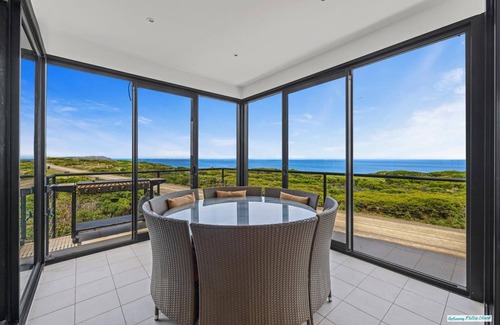 Surf Beach House | Amazing Views by Ready Set Stay