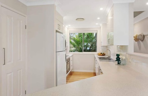 Budgewoi House | Amazing views from this lakeside house surrounded by nature and near the ocean