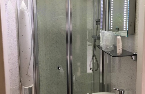 Nostie House | AMAZING VIEWS! Kyle.1 mile to Isle of Skye! En-suite, , quiet area .Sat tv.