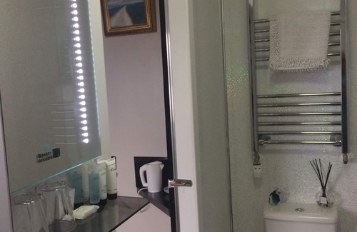 Nostie House | AMAZING VIEWS! Kyle.1 mile to Isle of Skye! En-suite, , quiet area .Sat tv.