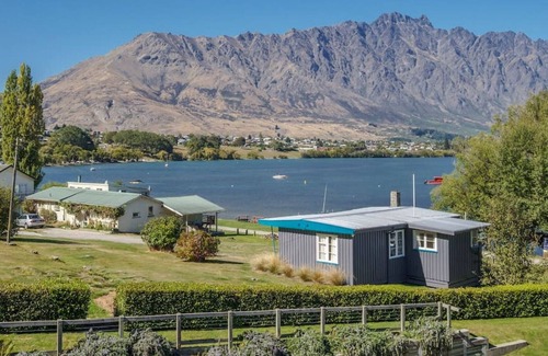 Frankton Apartment | Amazing views - Marina Apartment 206