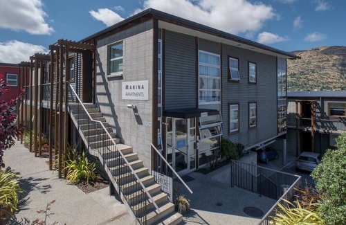 Frankton Apartment | Amazing views - Marina Apartment 206