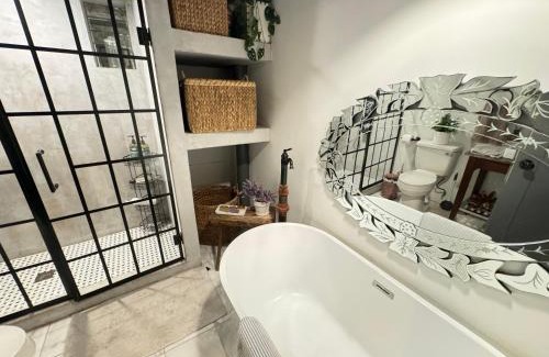 Weehawken Apartment | Amazing views of NYC and Patio 10 mins from NYC